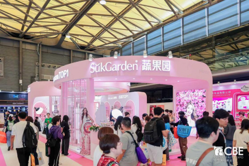 果园登顶三榜第1！斩获CBE大奖！pg模拟器2025上海美博会：蔬(图1)